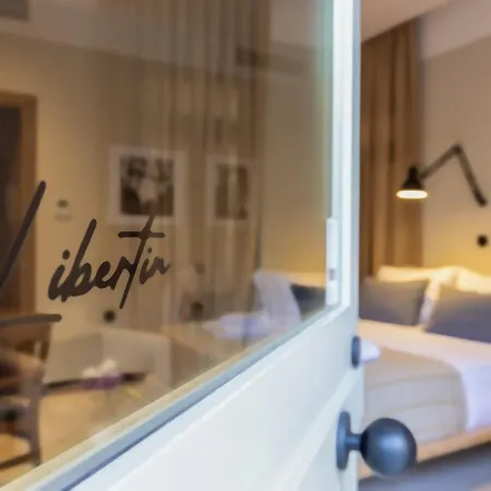Flaneur Hotel *